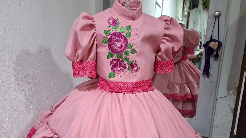 En cada una de sus creaciones Sandra le impregna su estilo. 